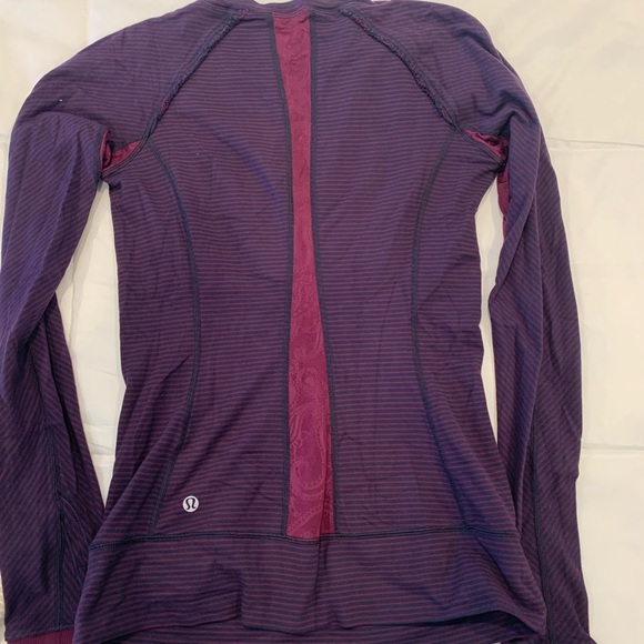 Lululemon long sleeve. Lace detail - Picture 2 of 2